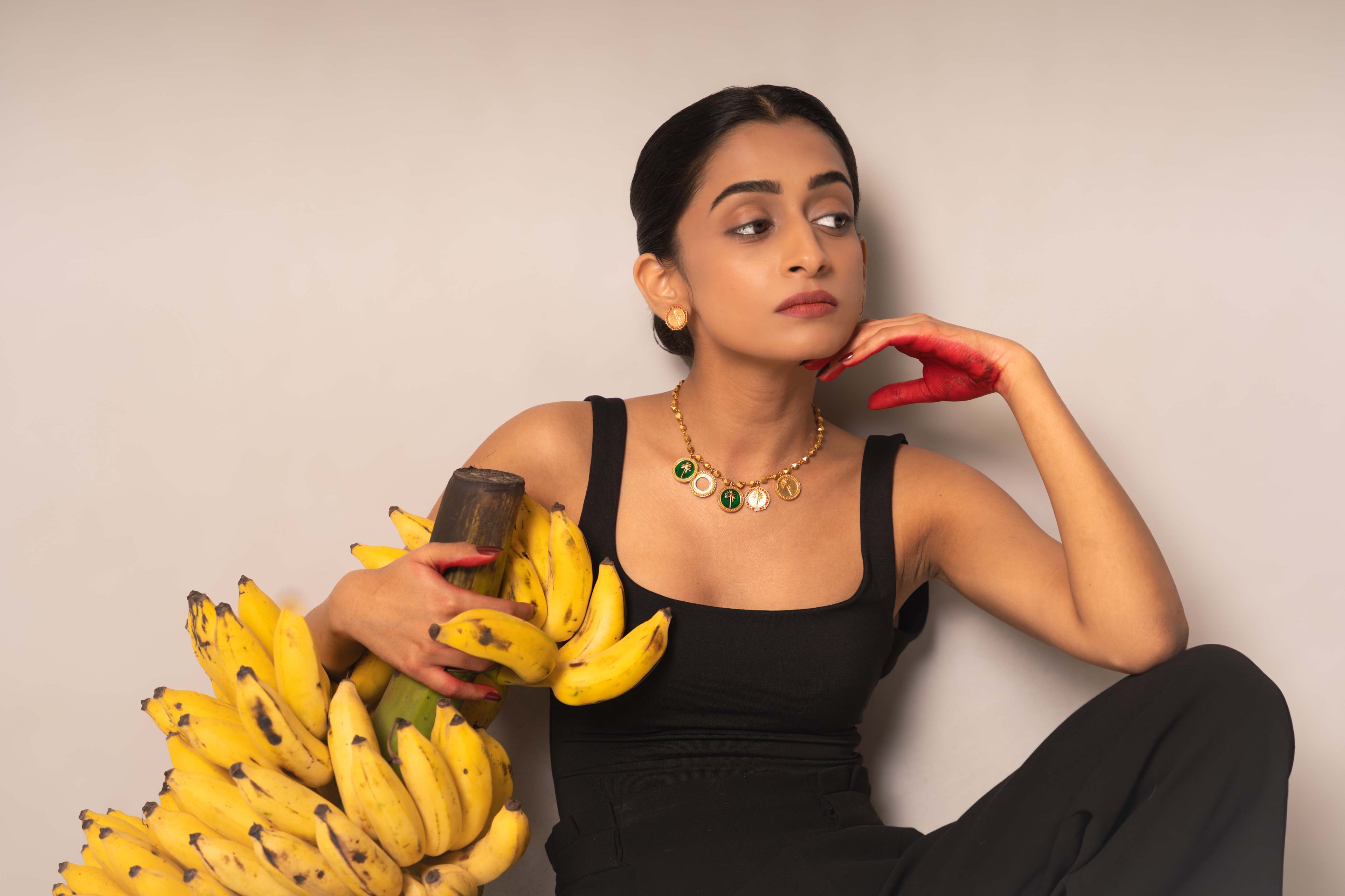 5 coin Banana Choker