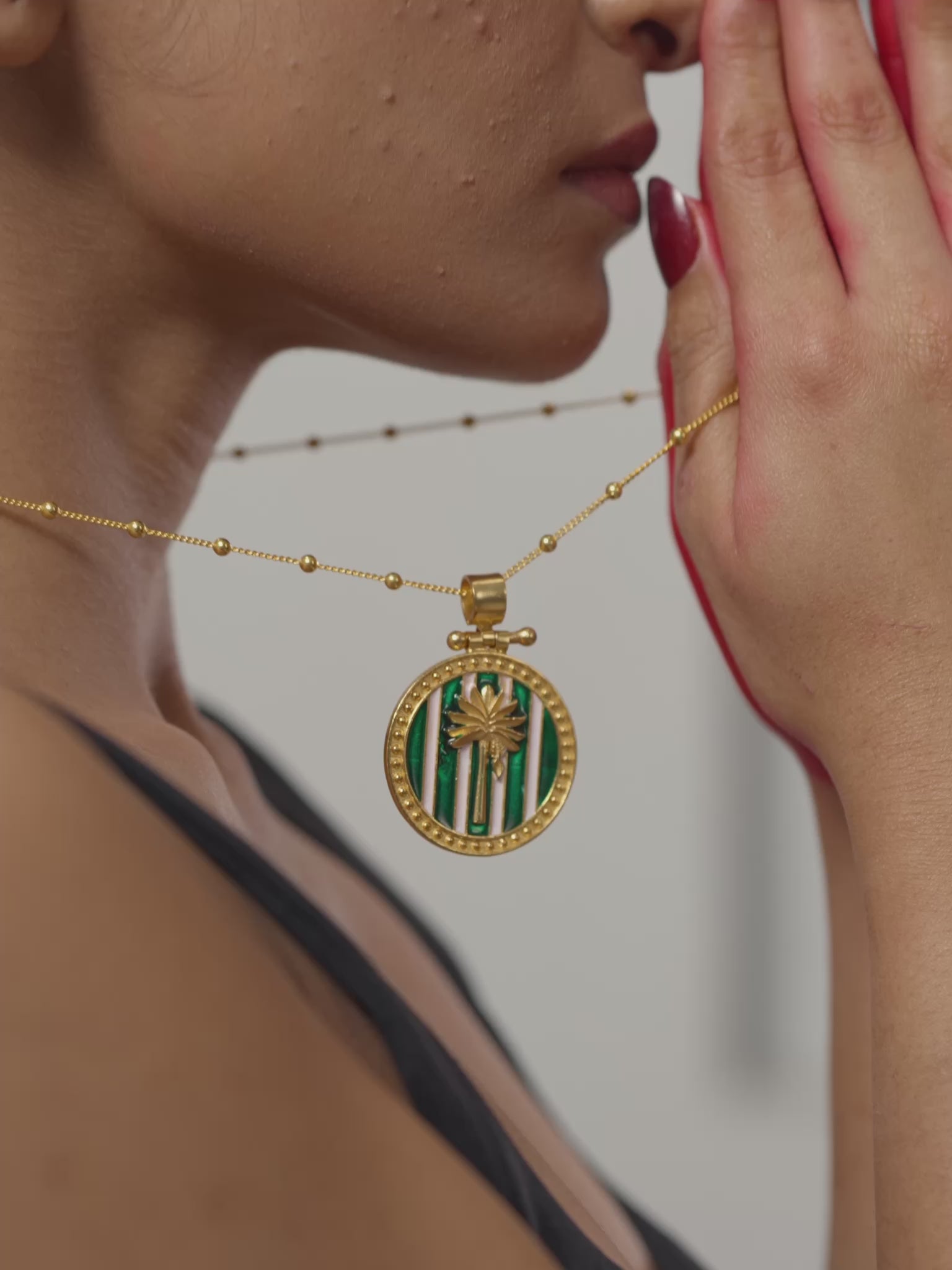 Striped Banana Plant Medallion