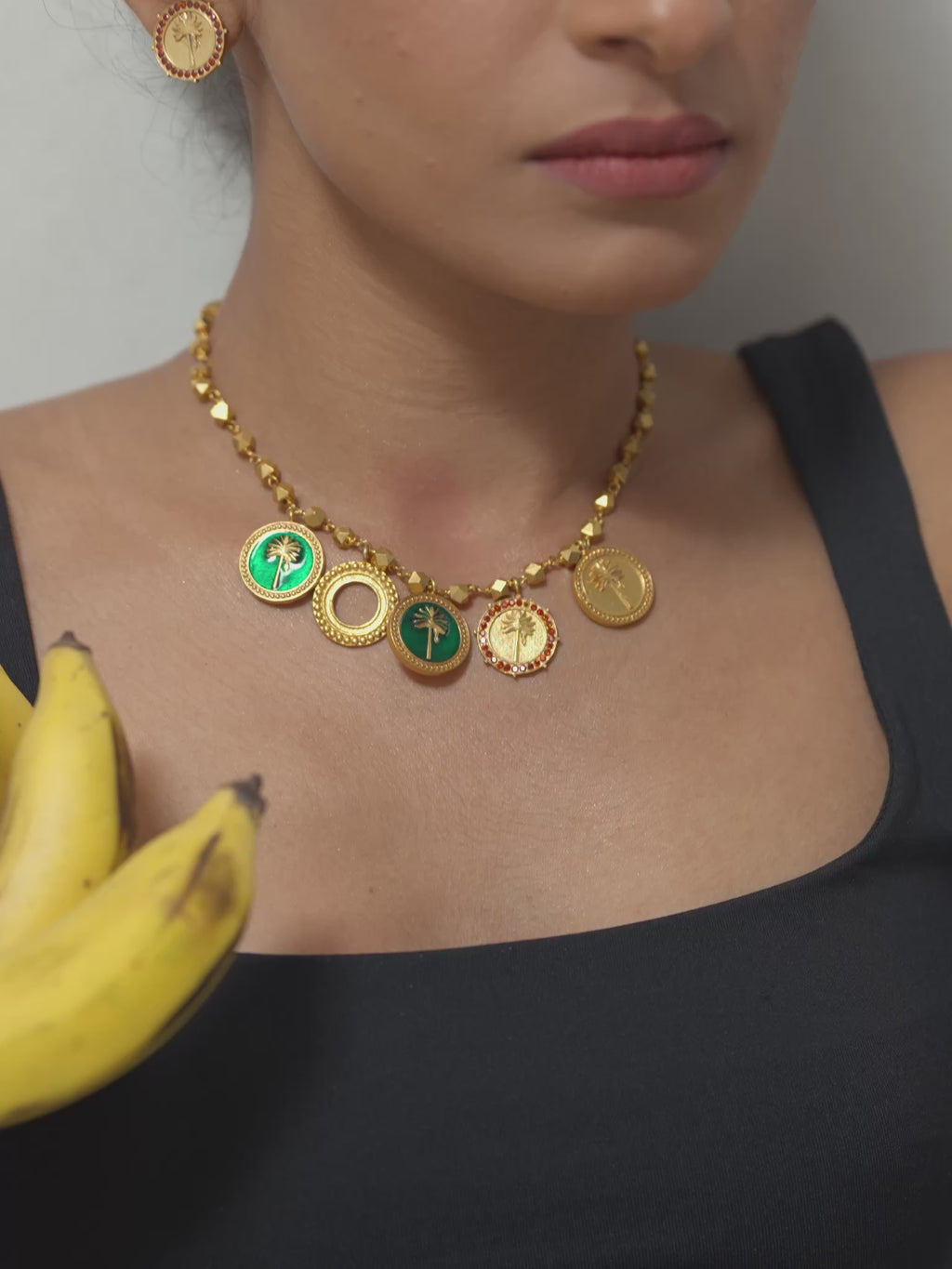 5 coin Banana Choker
